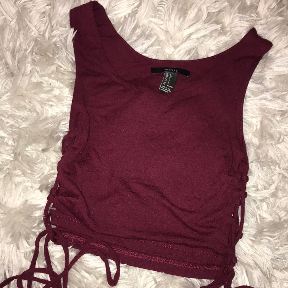 maroon crop top